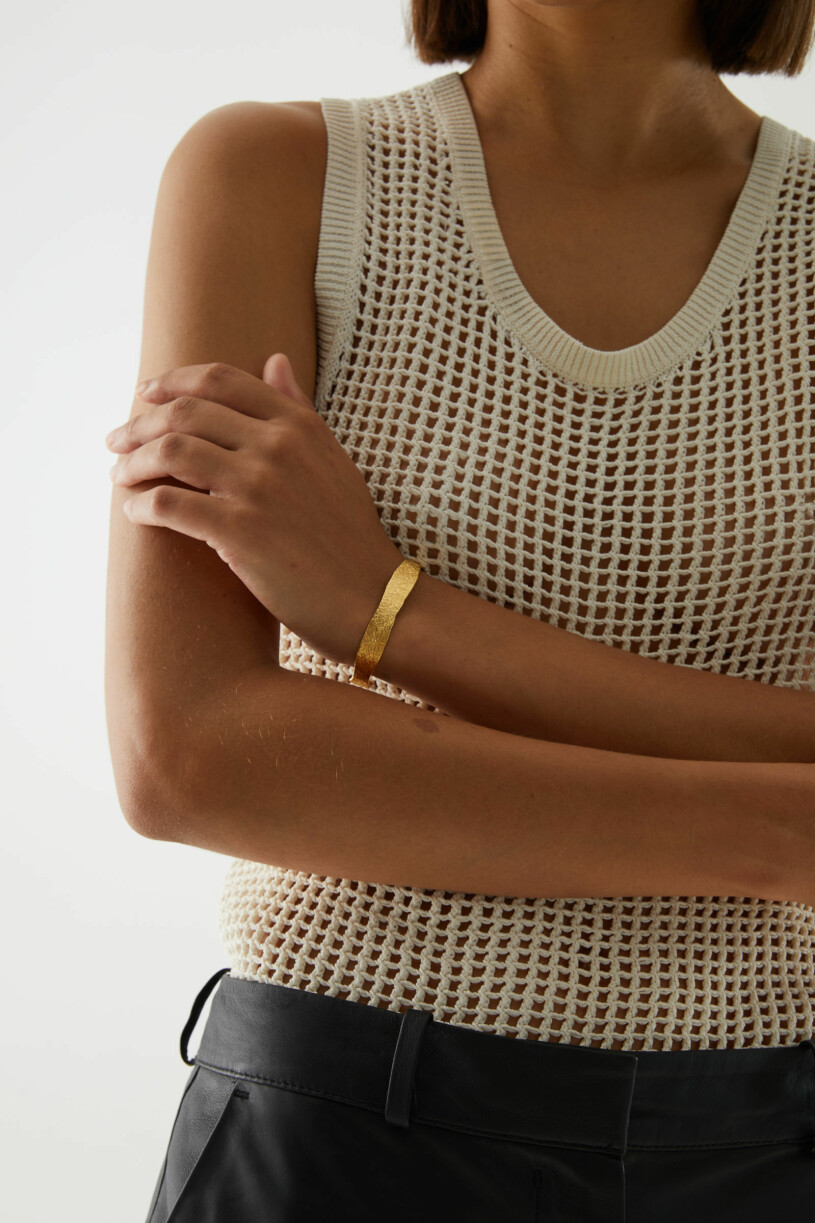 Lyft din hemmalook med stiliga accessoarer! Som det här armbandet från COS. hemmastil-2020