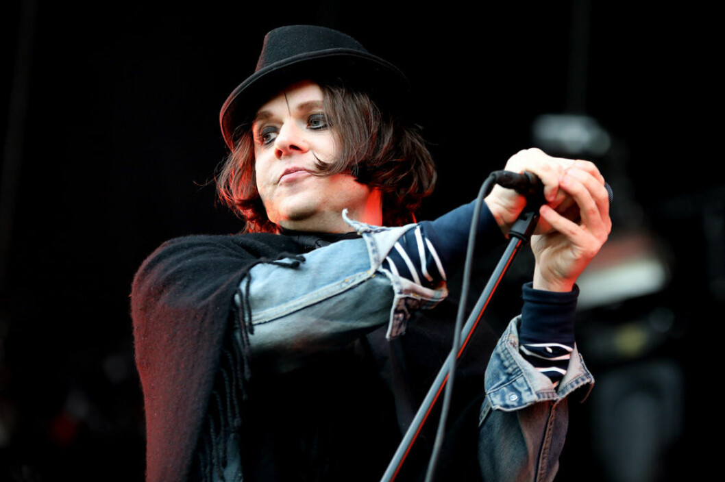Henrik Berggren, tidigare sångare i Broder Daniel, på Peace & Love Festival 2017. Foto: IBL Henrik Berggren i Broder Daniel på scen under festivalen Peace and Love i Borlänge.