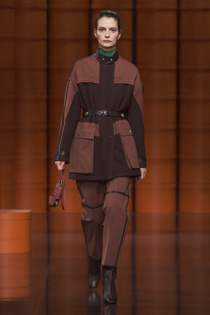 Bruna kläder från Hermes