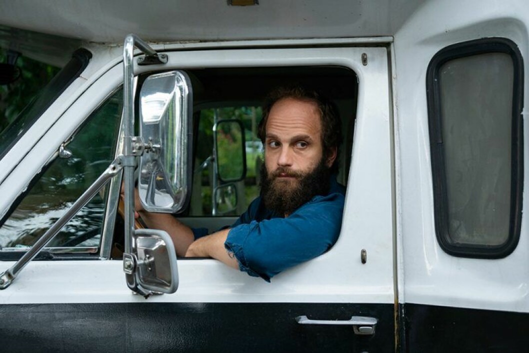 Karaktären The Guy spelas av skådespelaren Ben Sinclair. En bild på skådespelaren Ben Sinclair i tv-serien High Maintenance.