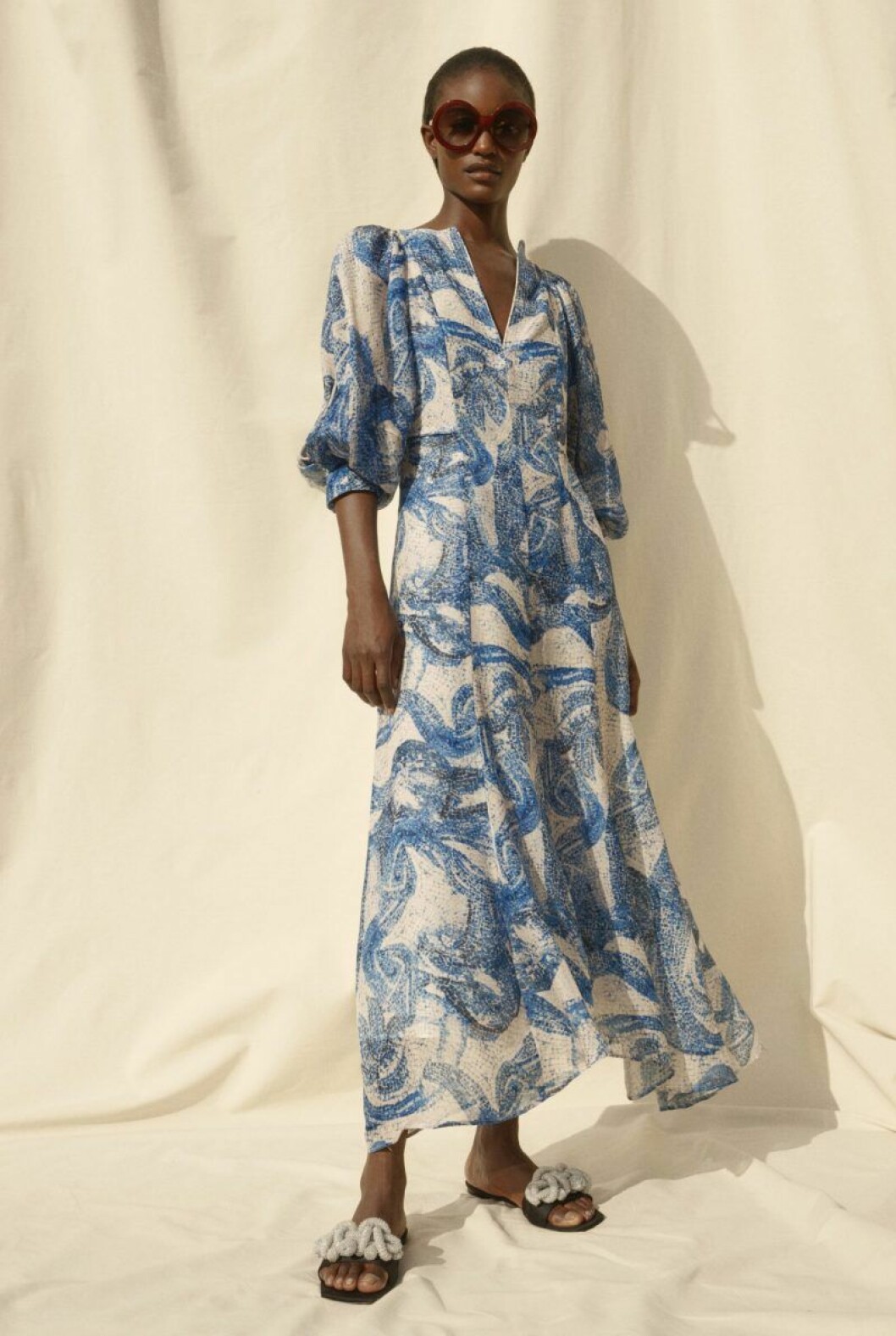 H&M conscious exclusive SS20 blå klänning svarta sandaler