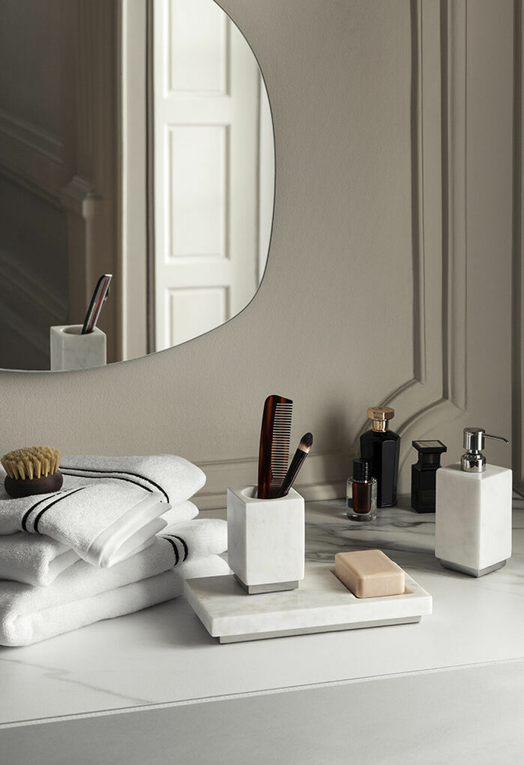 Detaljer med lyxig hotellkänsla för badrummet
