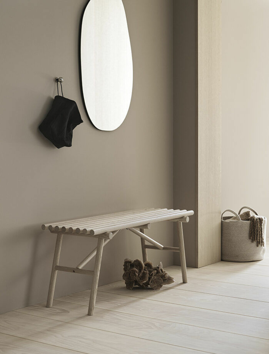 Möbelnyheter i ljust trä hösten 2019 från H&M Home