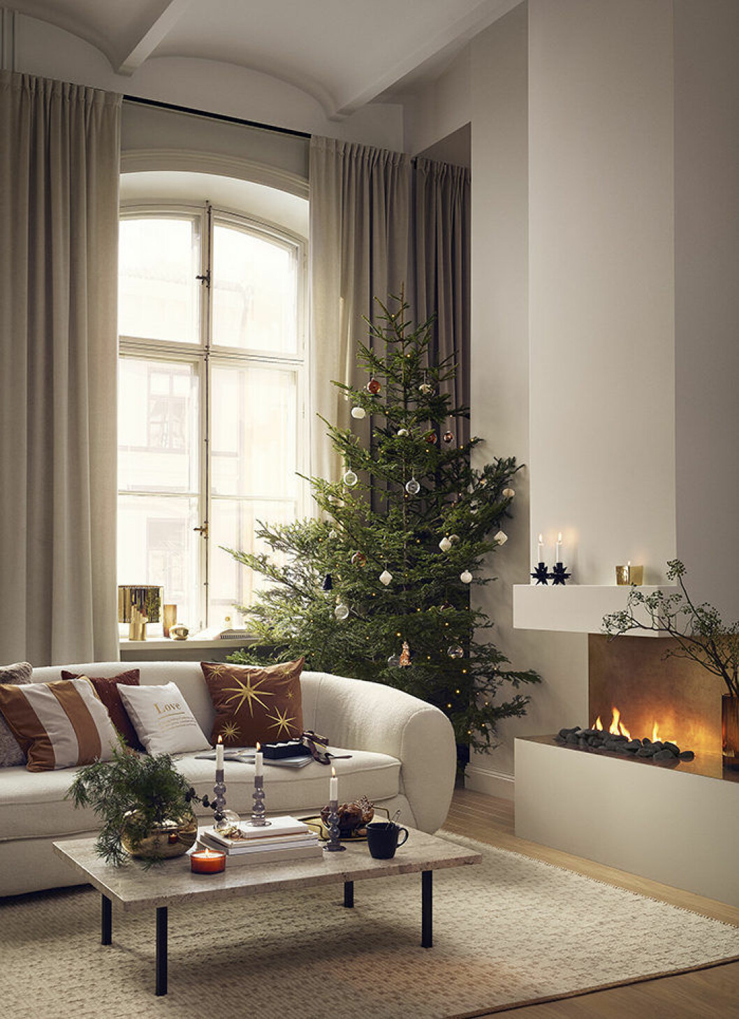 Foto: H&M Home En av årets jultrender är den lyxiga känslan