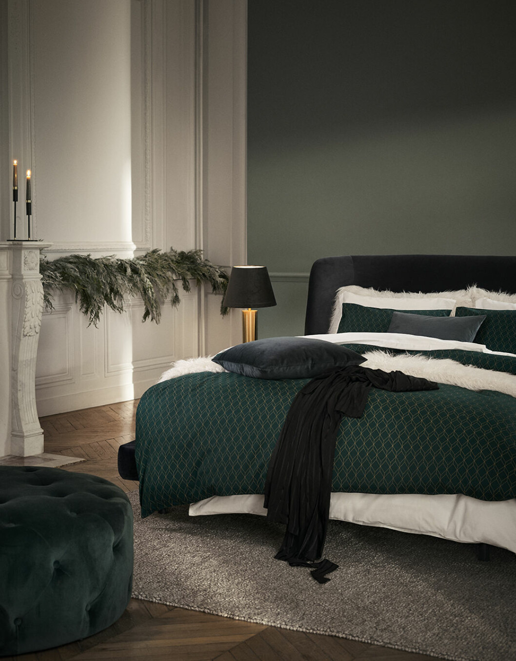 Julens textilier går i mörkgrönt hos H&M Home