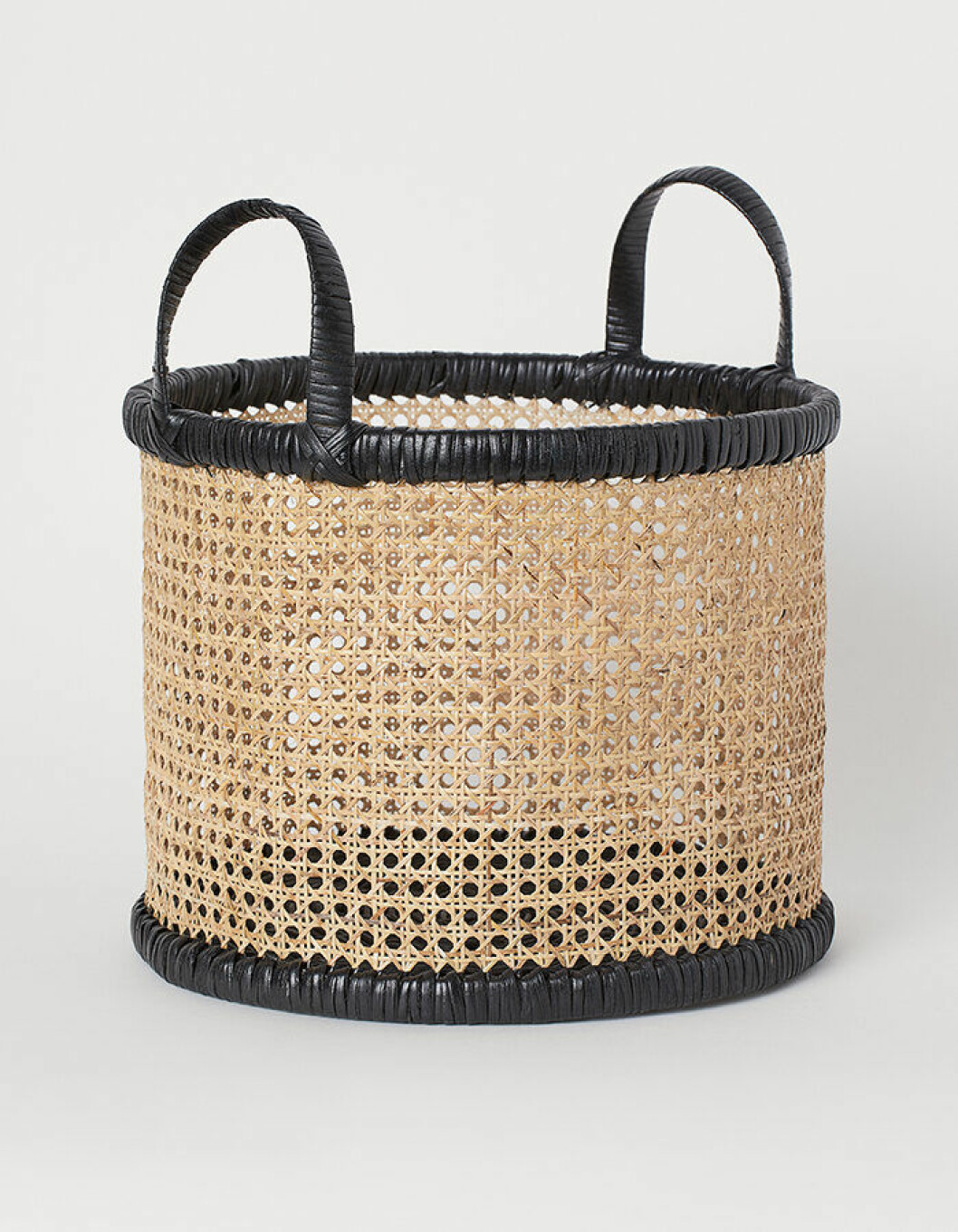 Korg i flätad rotting från H&M Home hösten 2019