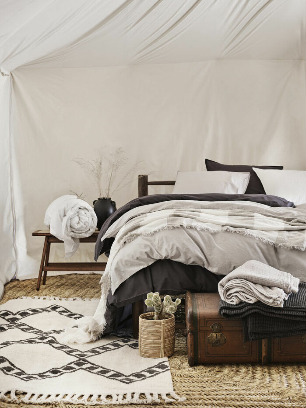 Naturnära färger och material i sommar hos H&M home