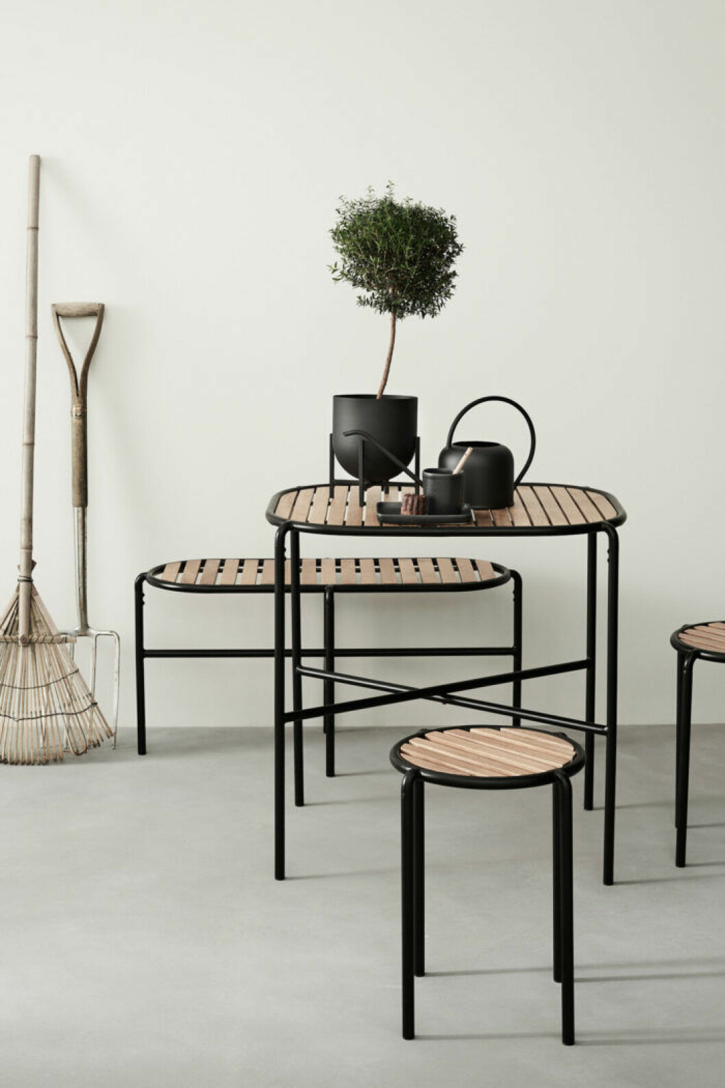 H&M home har släppt sina första utemöbler
