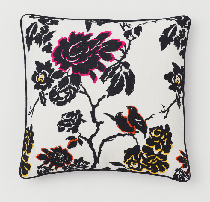 H&M home x Diane von Furstenberg blommönstrad kudde
