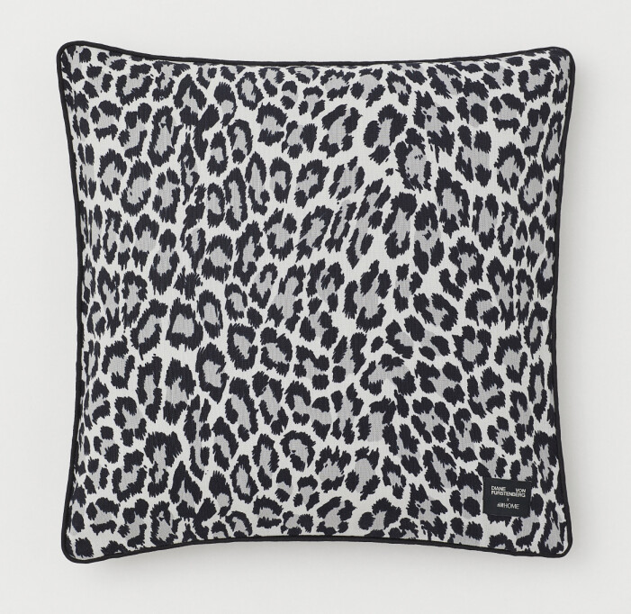 H&M home x Diane von Furstenberg leopardmönstrad kudde