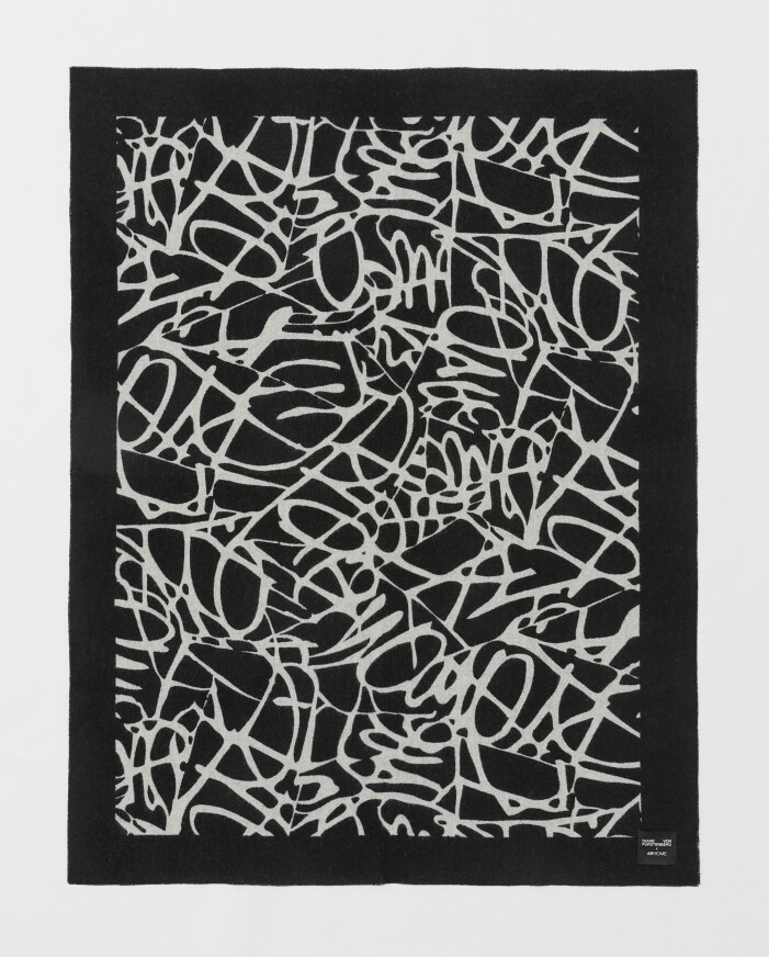 H&M home x Diane von Furstenberg svart pläd