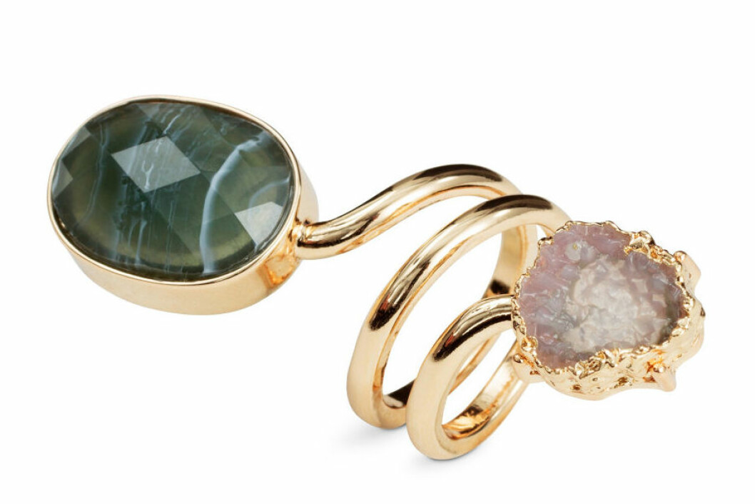 <a href="http://www.hm.com/se/product/45693?article=45693-A" target="_blank">Ring med stenar</a>, 69 kr, H&M. ring-stenar-hm