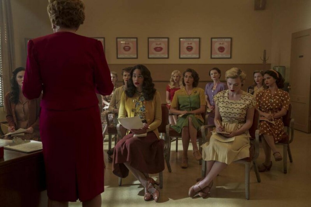 40-talsmode när det är som bäst. Serien Hollywod på Netflix