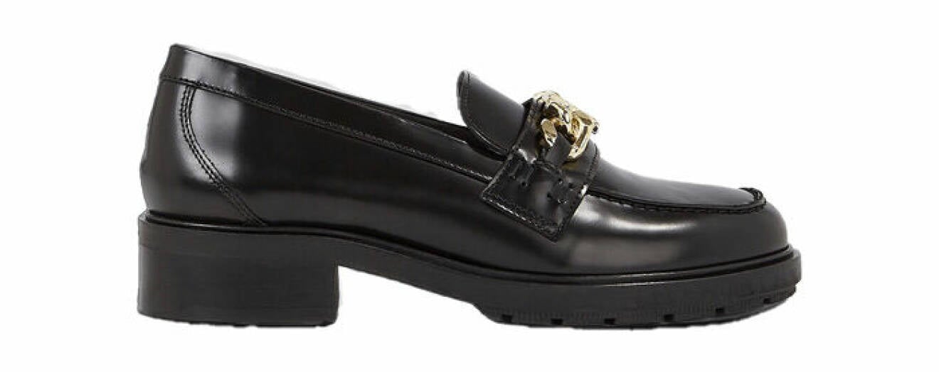 svarta loafers med guldfärgad spänne från Tommy Hilfiger