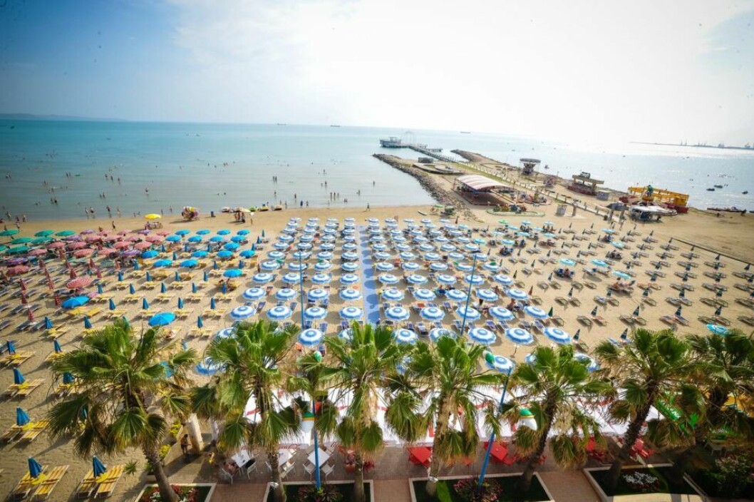 hotell nära stranden durres