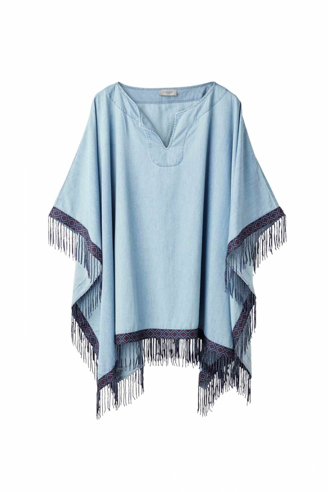 <a href="http://www.hunkydory.com/sv/shop-by-category/tops?expand=/sv/shop-by-category/tops/dimas-poncho" target="_blank">Kaftan</a>, 1 499 kr, Hunkydory. Passa på – rea! kaftan-hunkydory