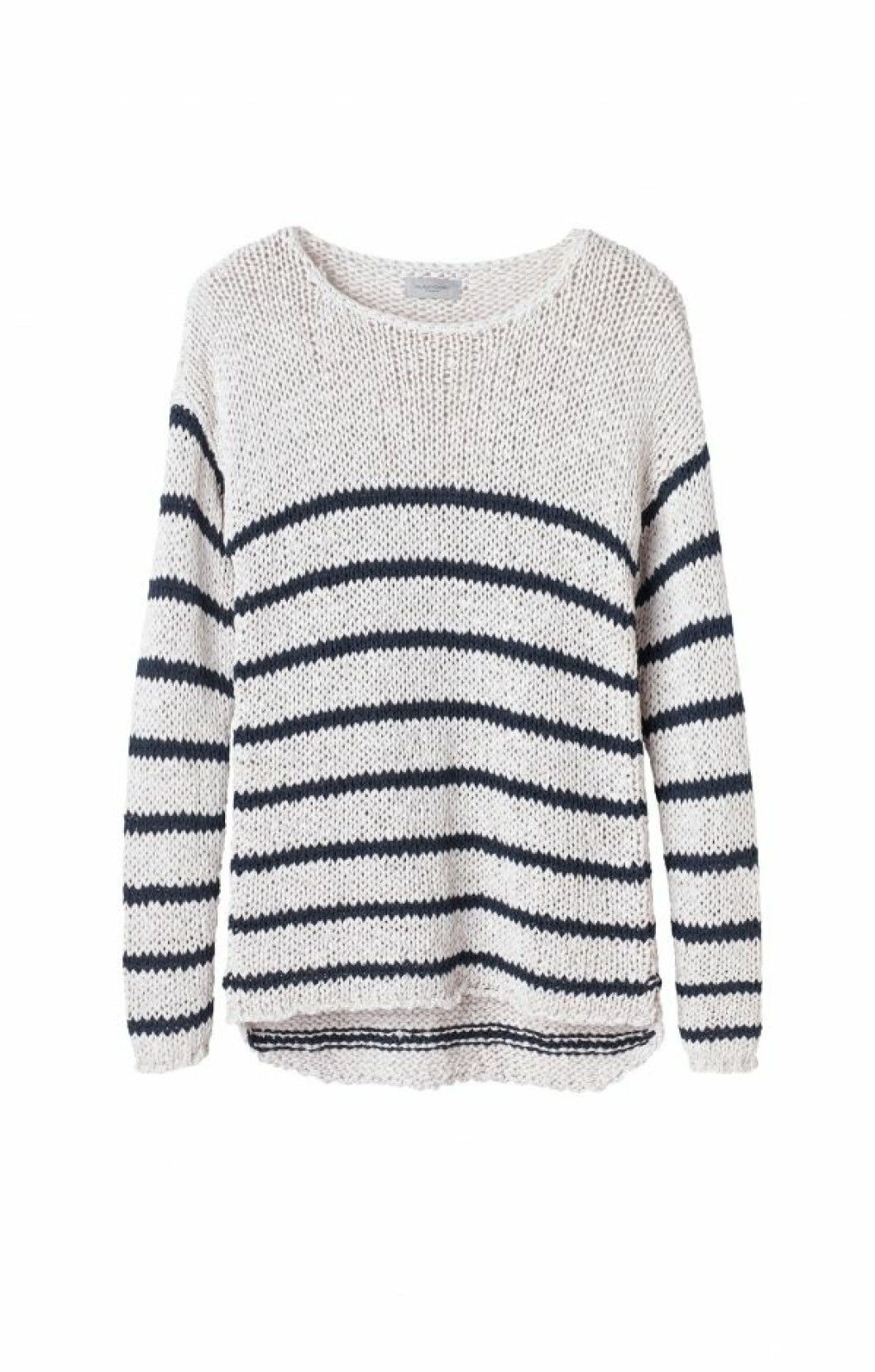 <a href="http://www.hunkydory.com/sv/shop-by-category/knitwear?expand=/sv/shop-by-category/knitwear/pablo-knit" target="_blank">Stickad tröja</a>, 1 999 kr, Hunkydory. stickad-troja-randig-hunkydory