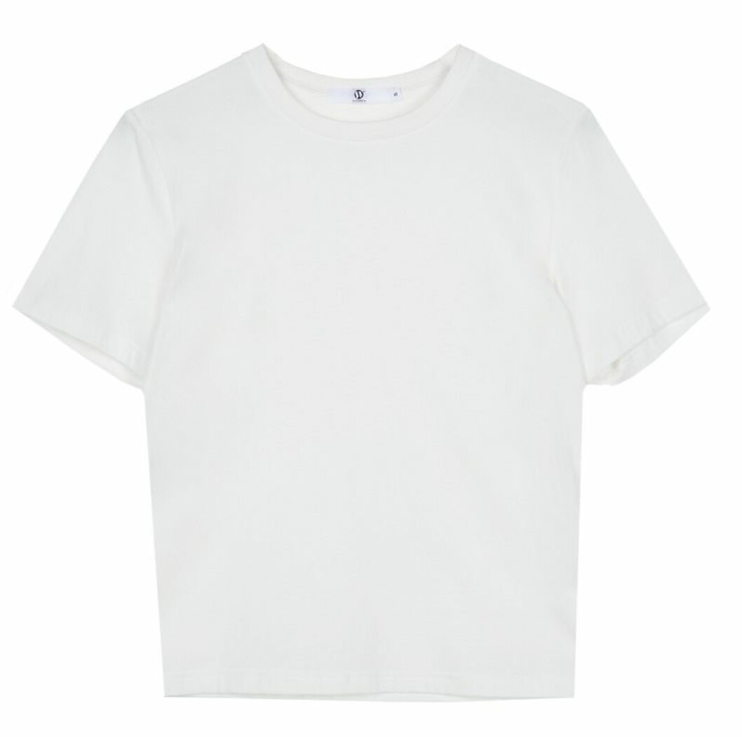 Stilren vit t-shirt i oversized boyfriend modell.