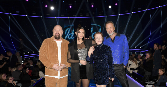 Även Idoljuryn med Anders Bagge, Katia Mosally, Kishti Tomita och Alexander Kronlund är på plats under fredagskvällens Idolfinal 2022. Idoljuryn består av Anders Bagge, Katia Mosally, Kishti Tomita och Alexander Kronlund.