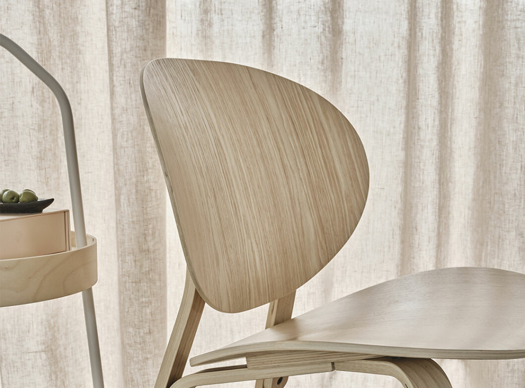 Rena linjer och en låg sitthöjd gör den nya stolen <em>Fröset</em> till ett elegant tillskott. Stolen Fröset från Ikea