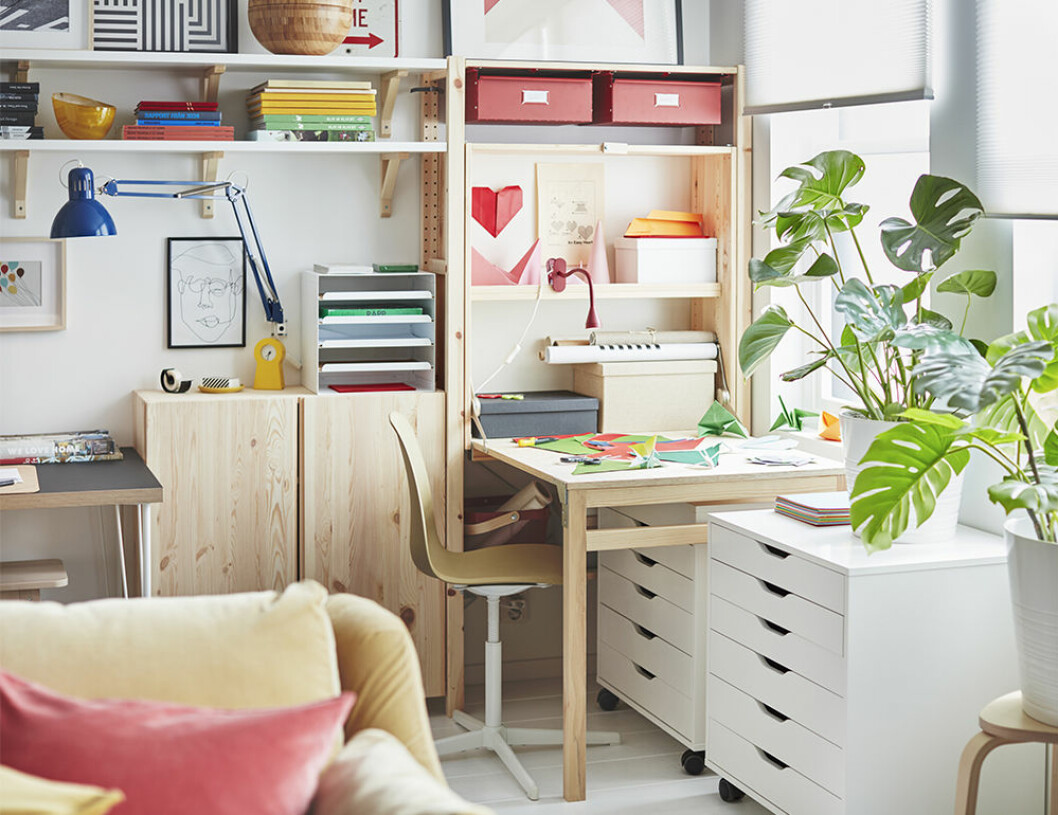lekfullt hemmakontor i ikea katalogen 2021