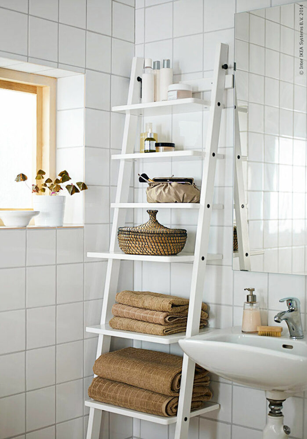 Smart förvaring i ett litet badrum från Ikea