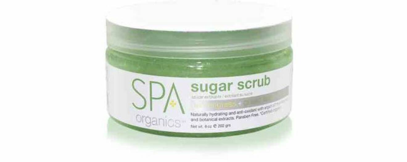Doftande Sugar Scrub Lemongrass + Green Tea från Bcl spa är en peeling som är lätt att använda i duschen. Konsistensen är som seg sockrad fruktgelé och får effektivt bort döda hudceller. Ca 240 kr. 