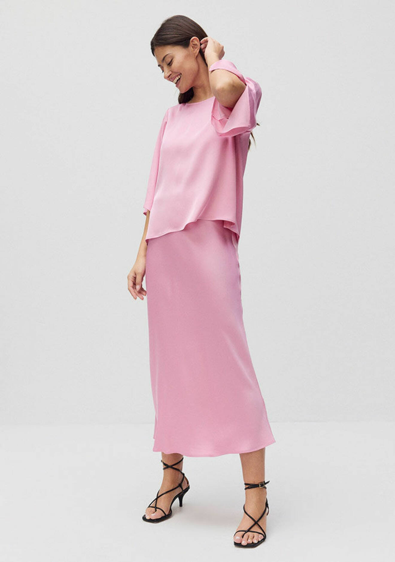 Rosa matchande set med kjol och topp från MQ Marqet