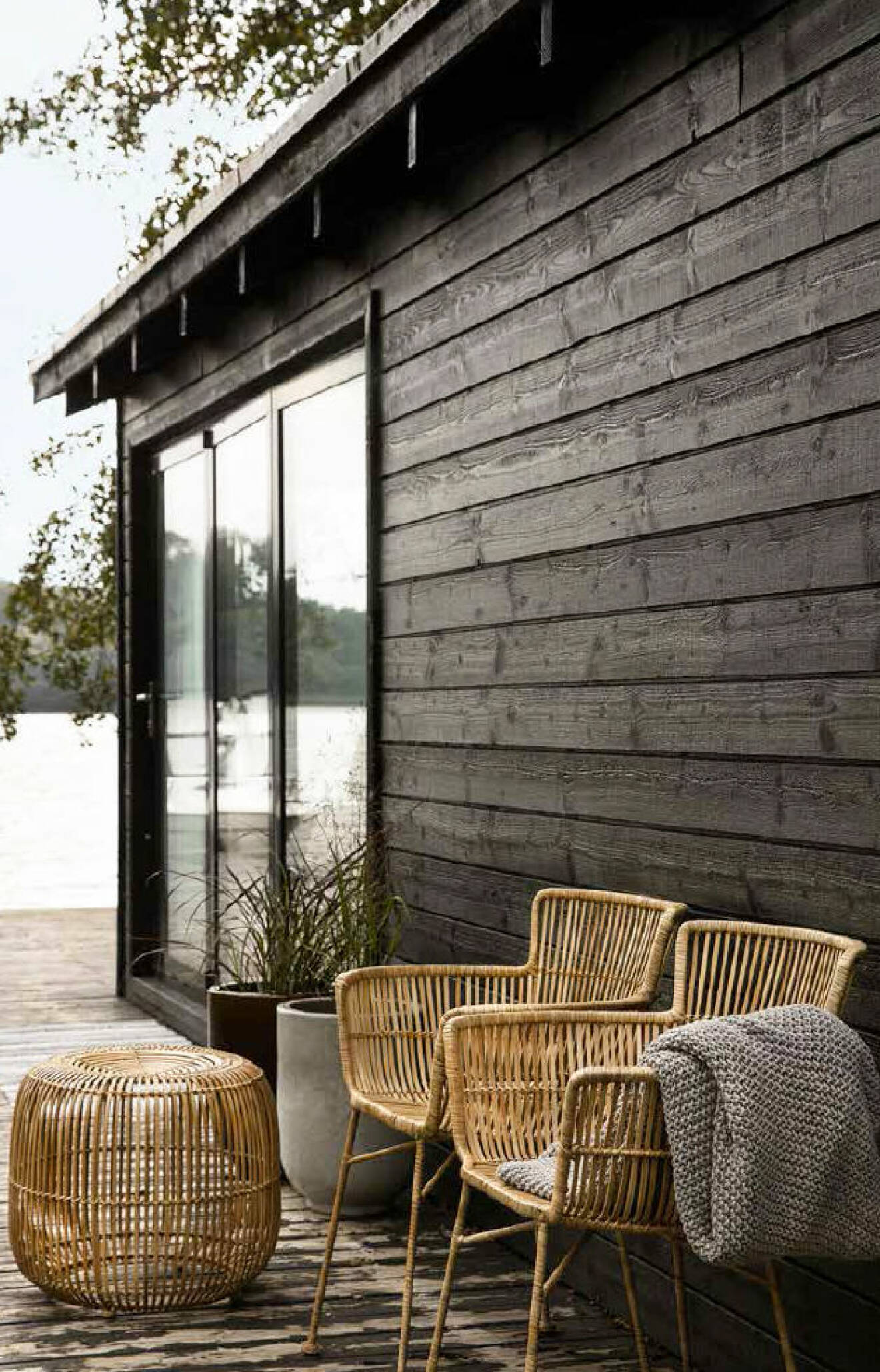 Rattan chairs and pouf for outdoor use.