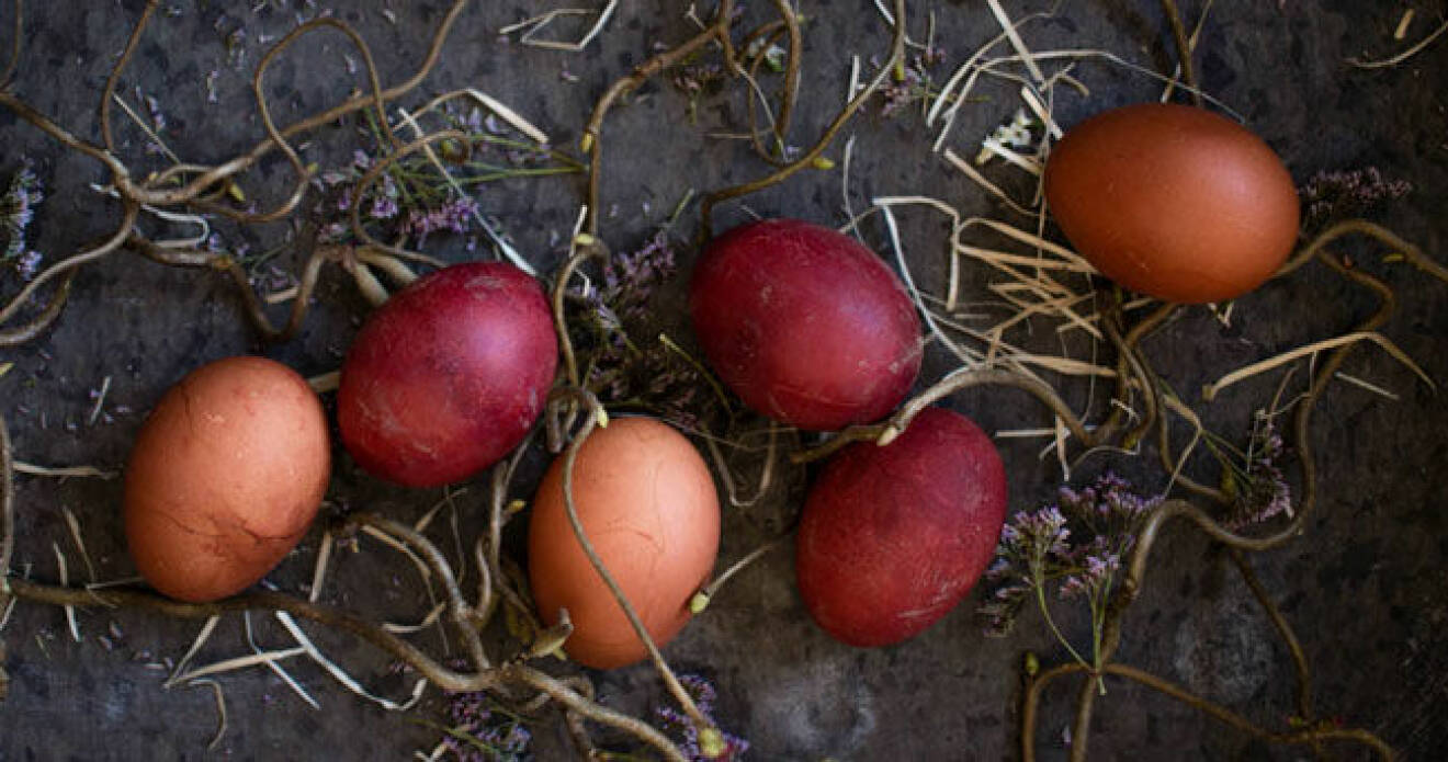 Naturligt färgade ägg