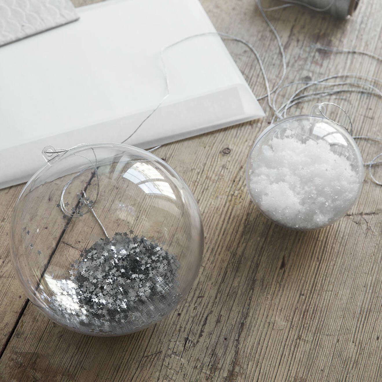 Julgranskulor i glas med glitter i från Granit
