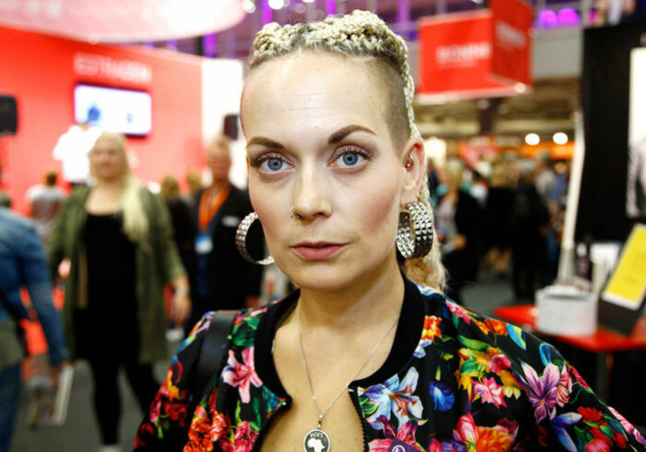 En bild på skådespelerskan och programledaren Sanna Bråding. 