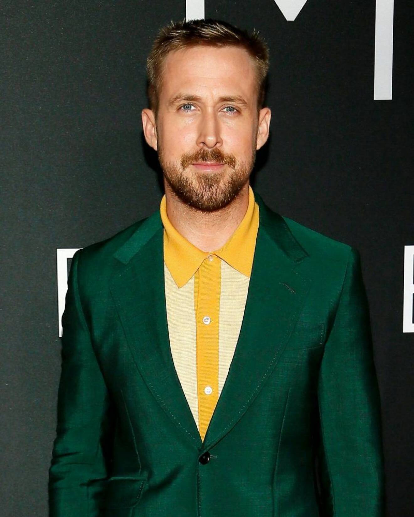 Ryan Gosling i grön kostym