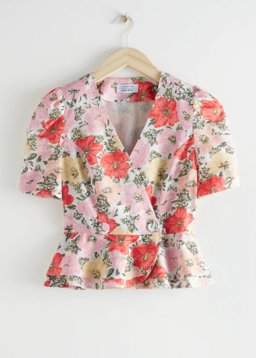 Blommig omlottblus