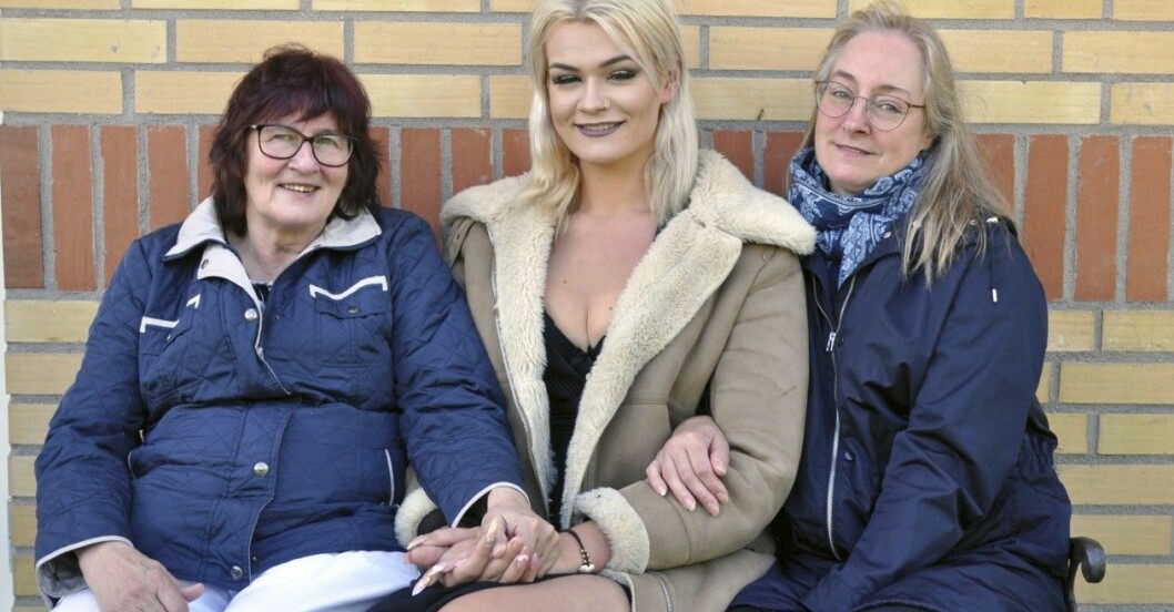 Mormor Katja och mamma Elise är stolta över Adriana.