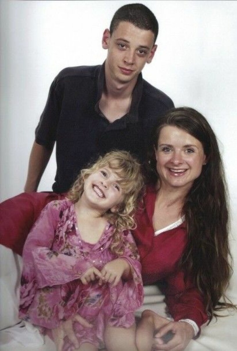 Även när Oscar var härjad av sitt missbruk insisterade hans mamma på att ta familjebilder som vanligt.
