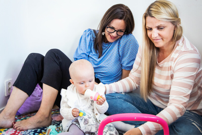 Ebba har fått Josephine och Hannah att komma närmare varandra.