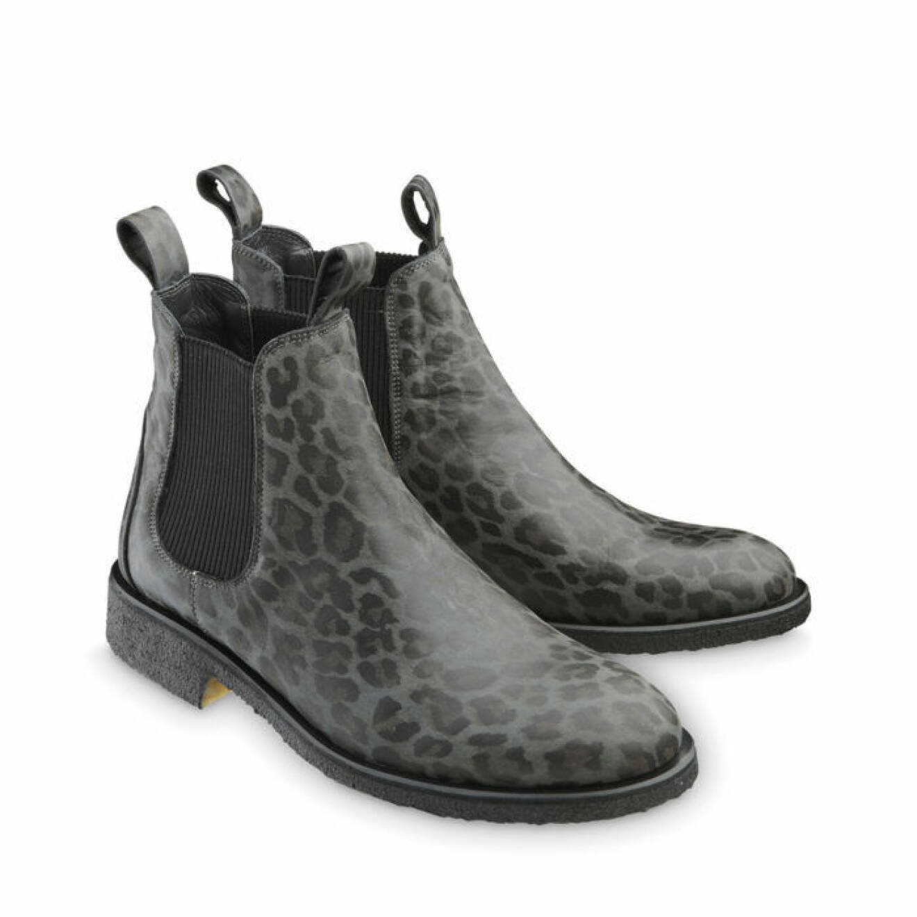 Djurmönster 1. Leopardmönstrade boots, 1 495 kr, Angulus.