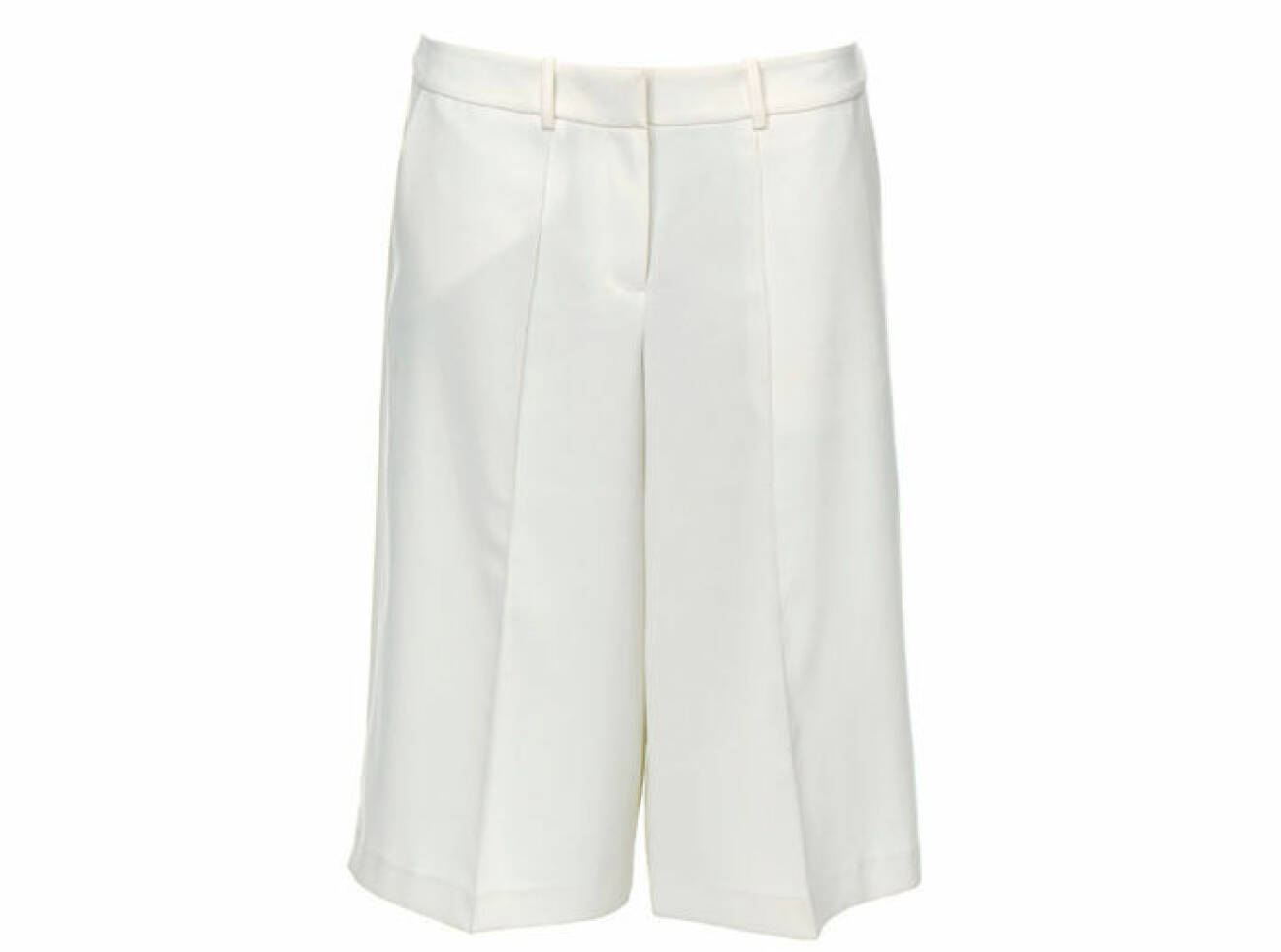 Långa shorts i polyester,  stl 34–42, 1 499 kr, Stylein.