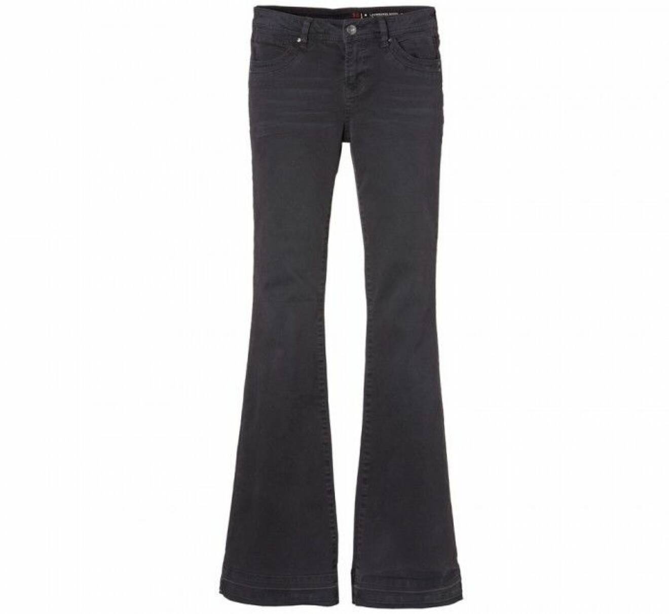 1. Minst ett par utsvängda jeans vill vi ha i garderoben i höst. Pris ca 599 kr , Esprit.