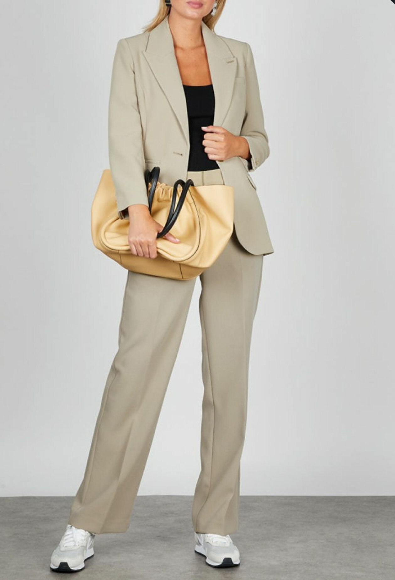 beige-kostymset-notes-du-nor