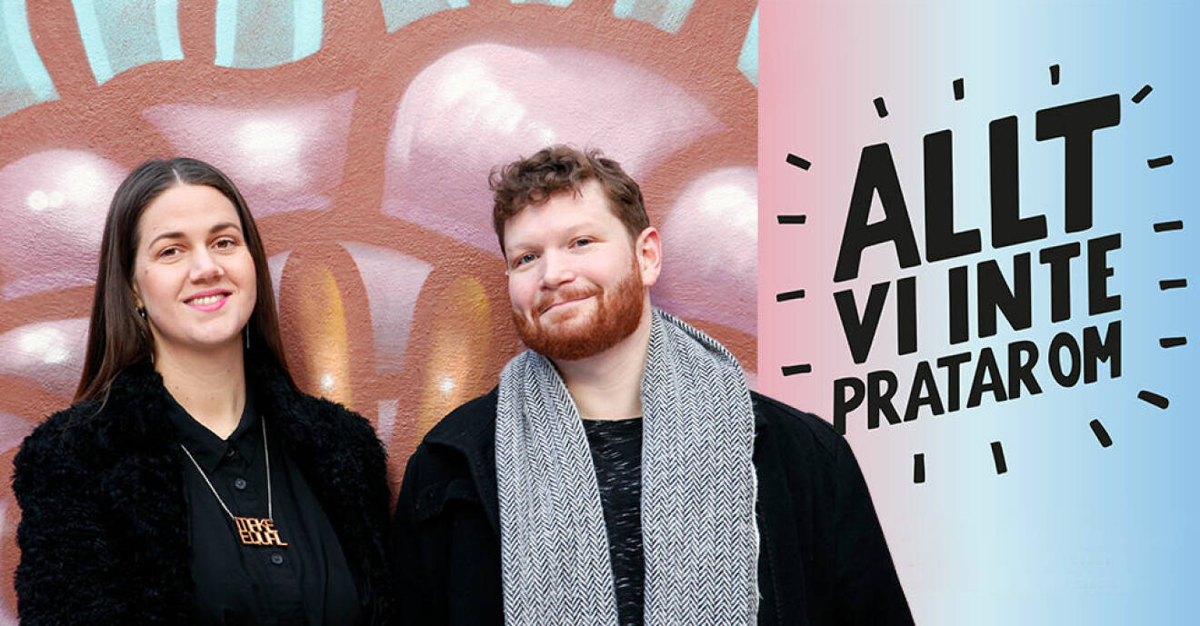 Ida Östensson och Thor Rutgersson, initiativtagare till podden Allt vi inte pratar om, framför grafittivägg.