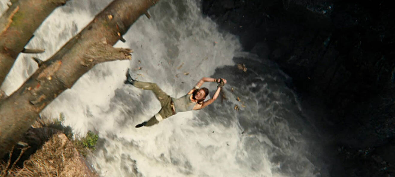 Ett av Alicia VIkanders egna stunts i Tomb Raider