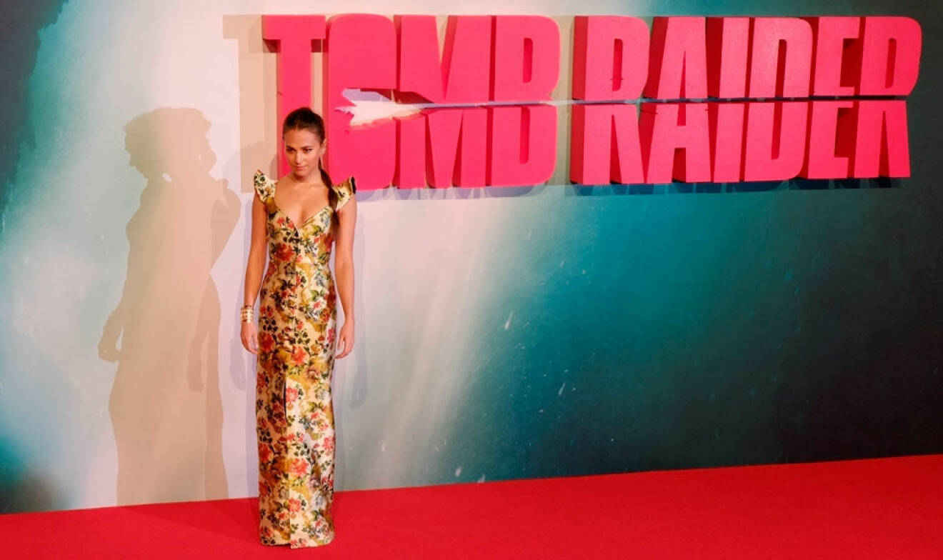 Alicia Vikander på galapremiären för Tomb Raider i London.