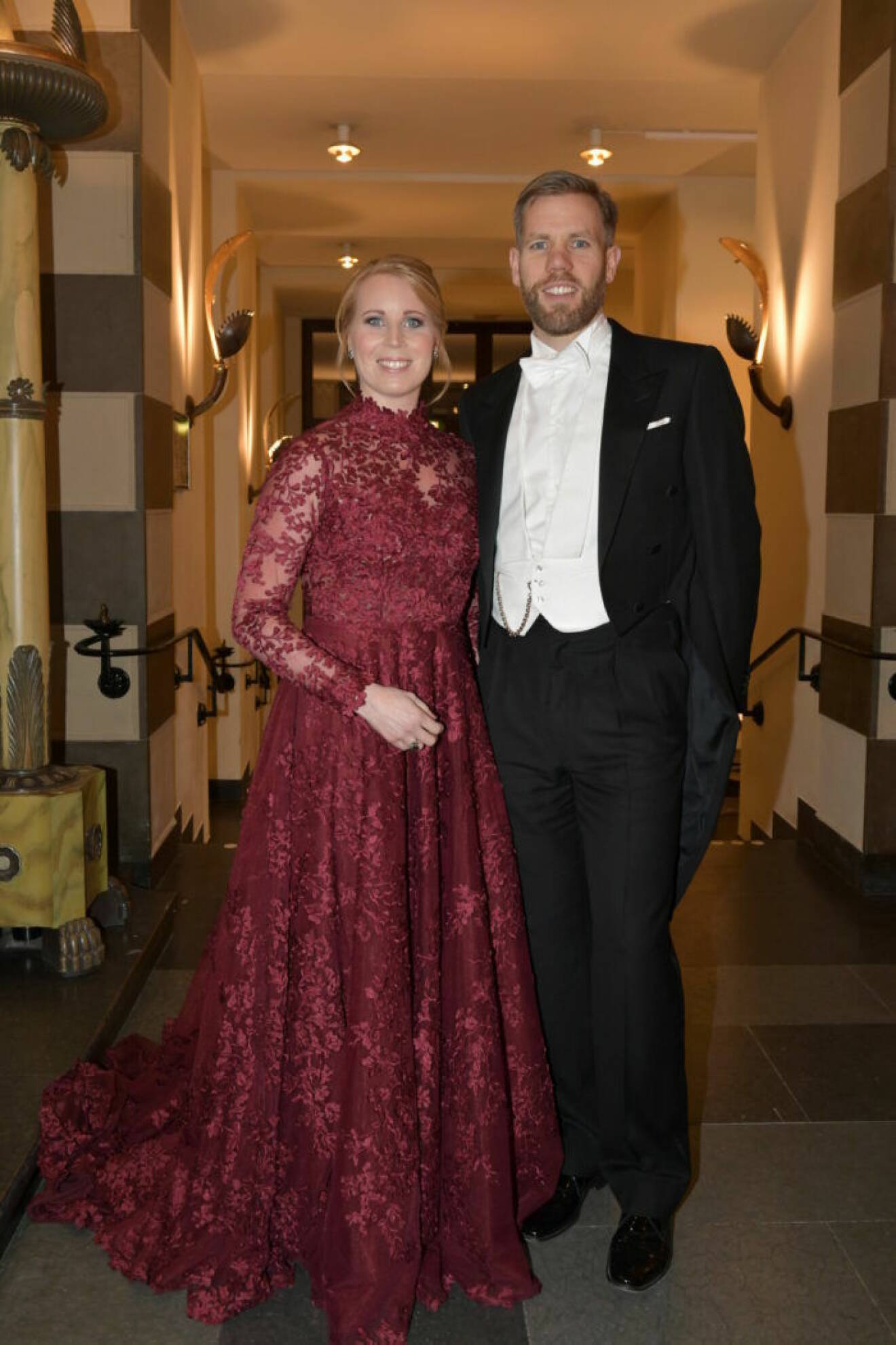 Annie Lööf med maken Carl-Johan inför Nobelprisutdelningen i Konserthuset i Stockholm på måndagen.