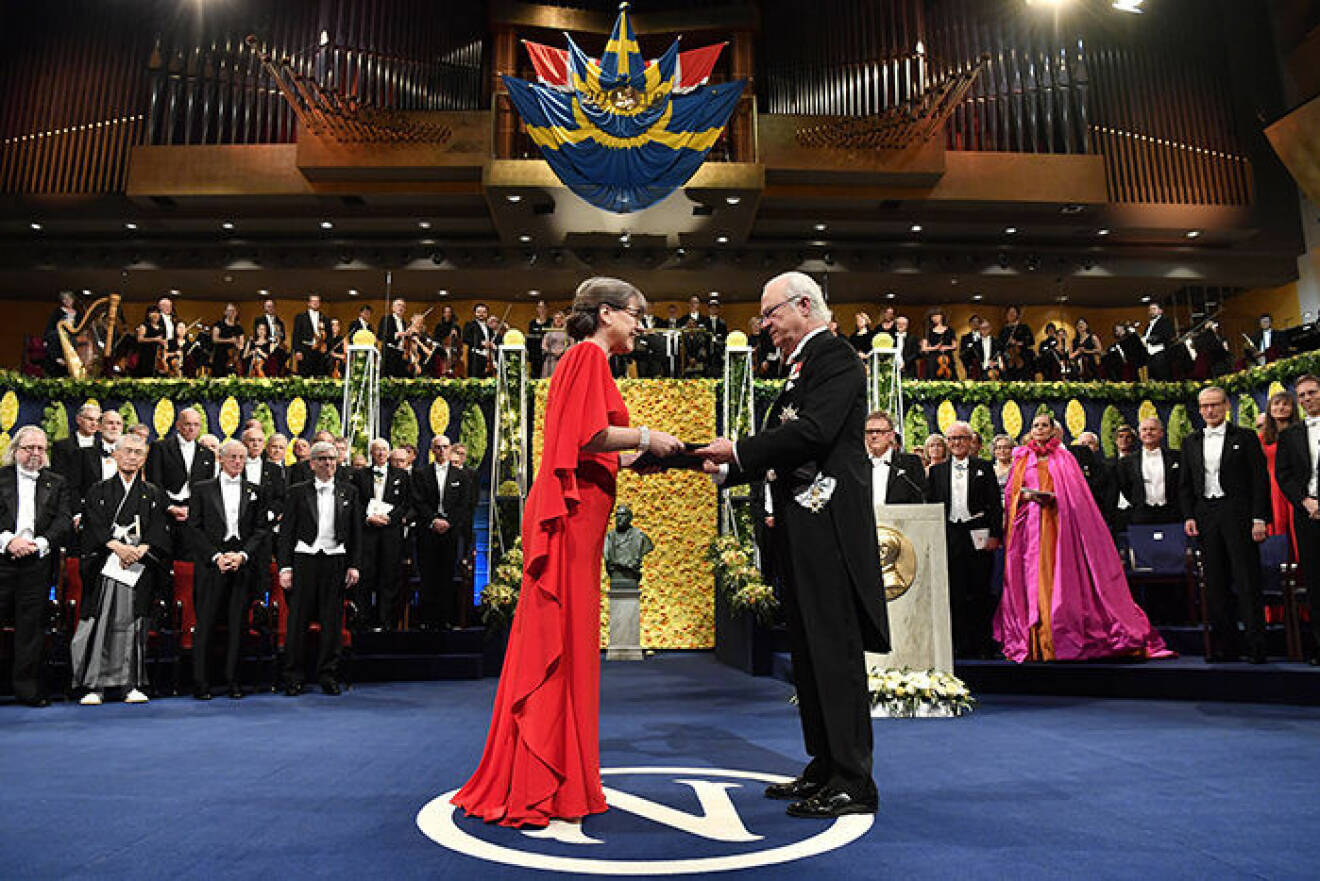 Nobelpristagaren Donna Strickland tar emot Nobelpriset 