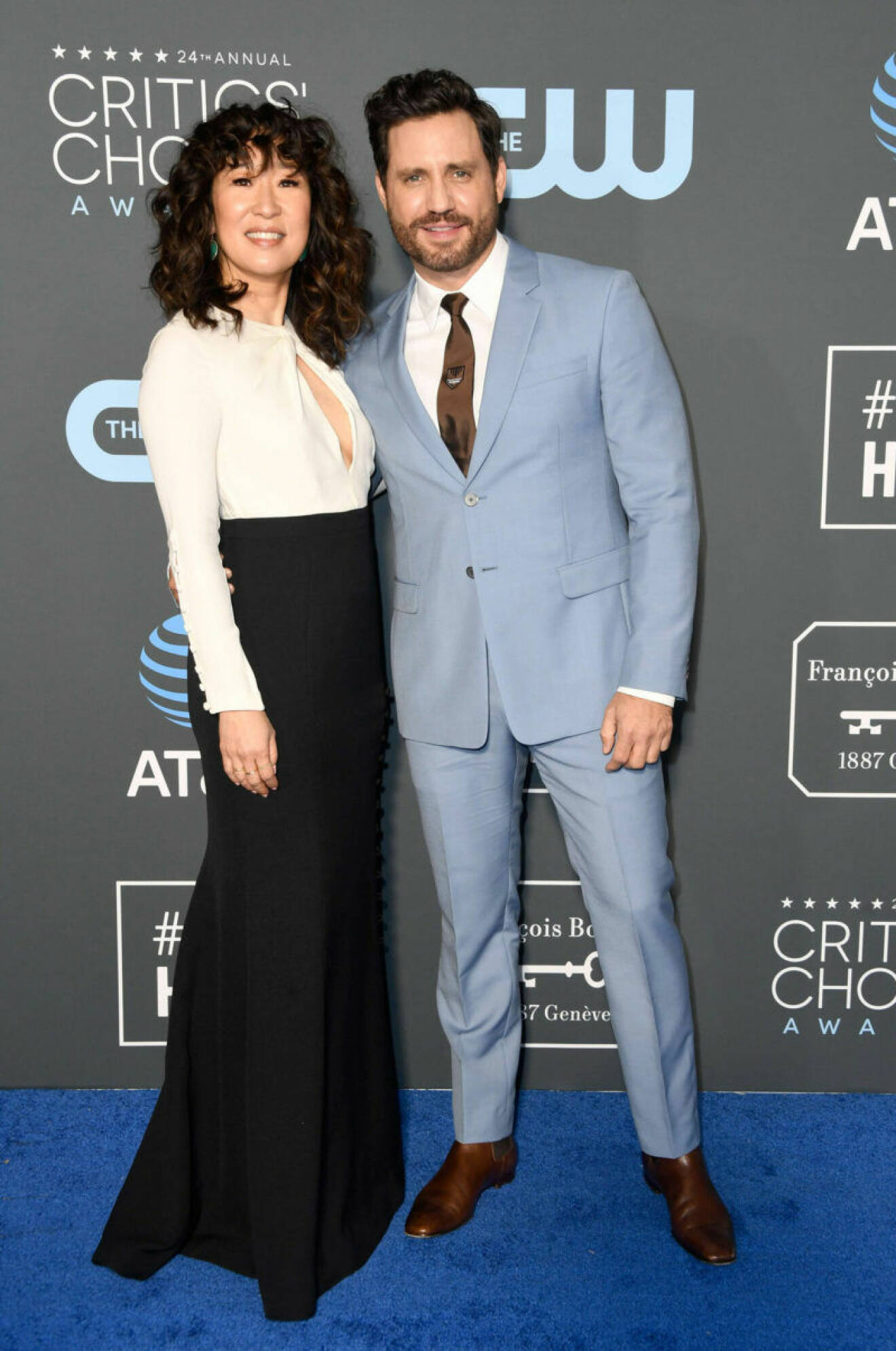 Sandra Oh och Edgar Ramirez på röda mattan på Critics Choice Awards 2019