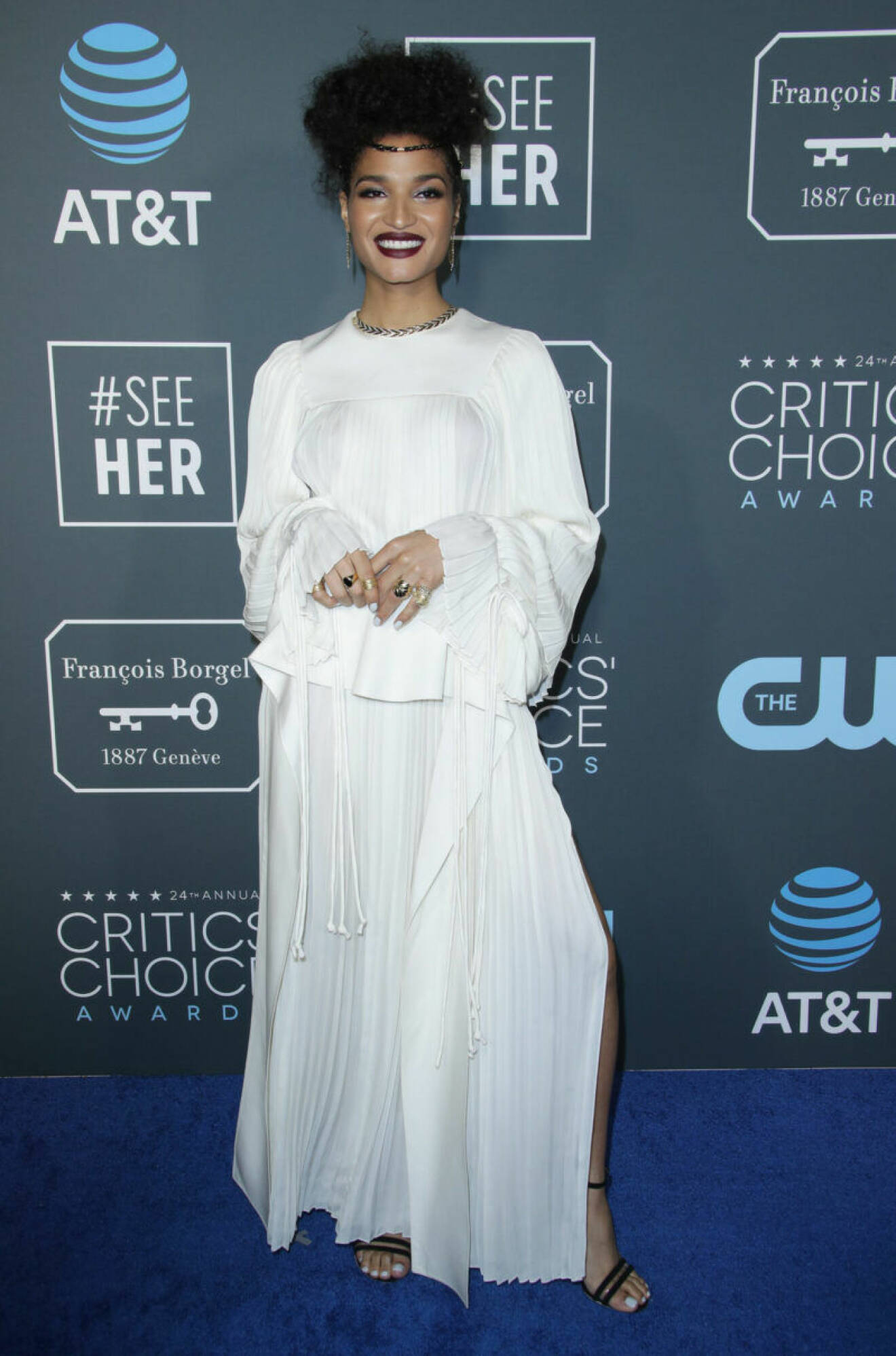 Indya Moore på röda mattan på Critics Choice Awards 2019