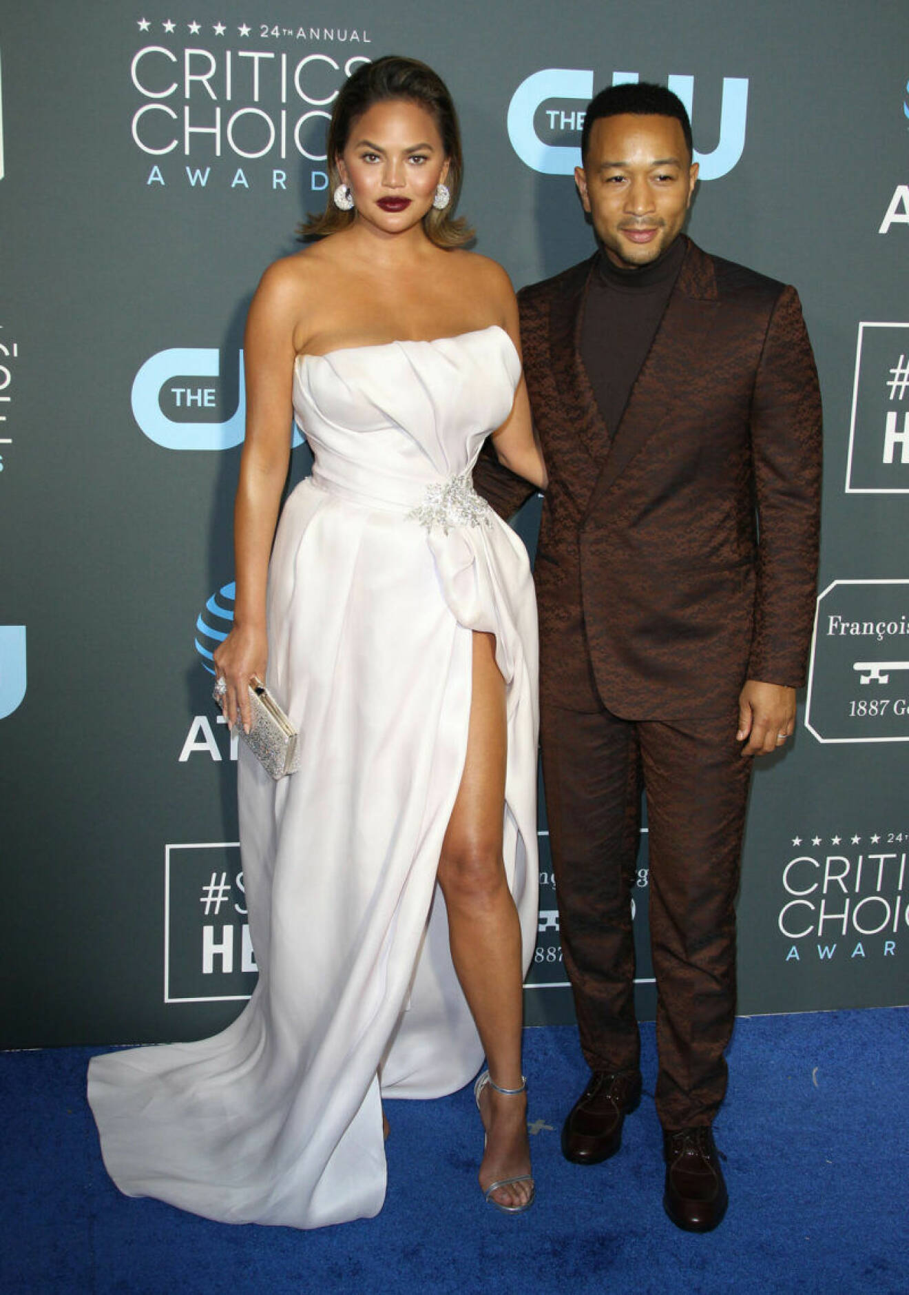 Chrissy Teigen och John Legend på röda mattan på Critics Choice Awards 2019