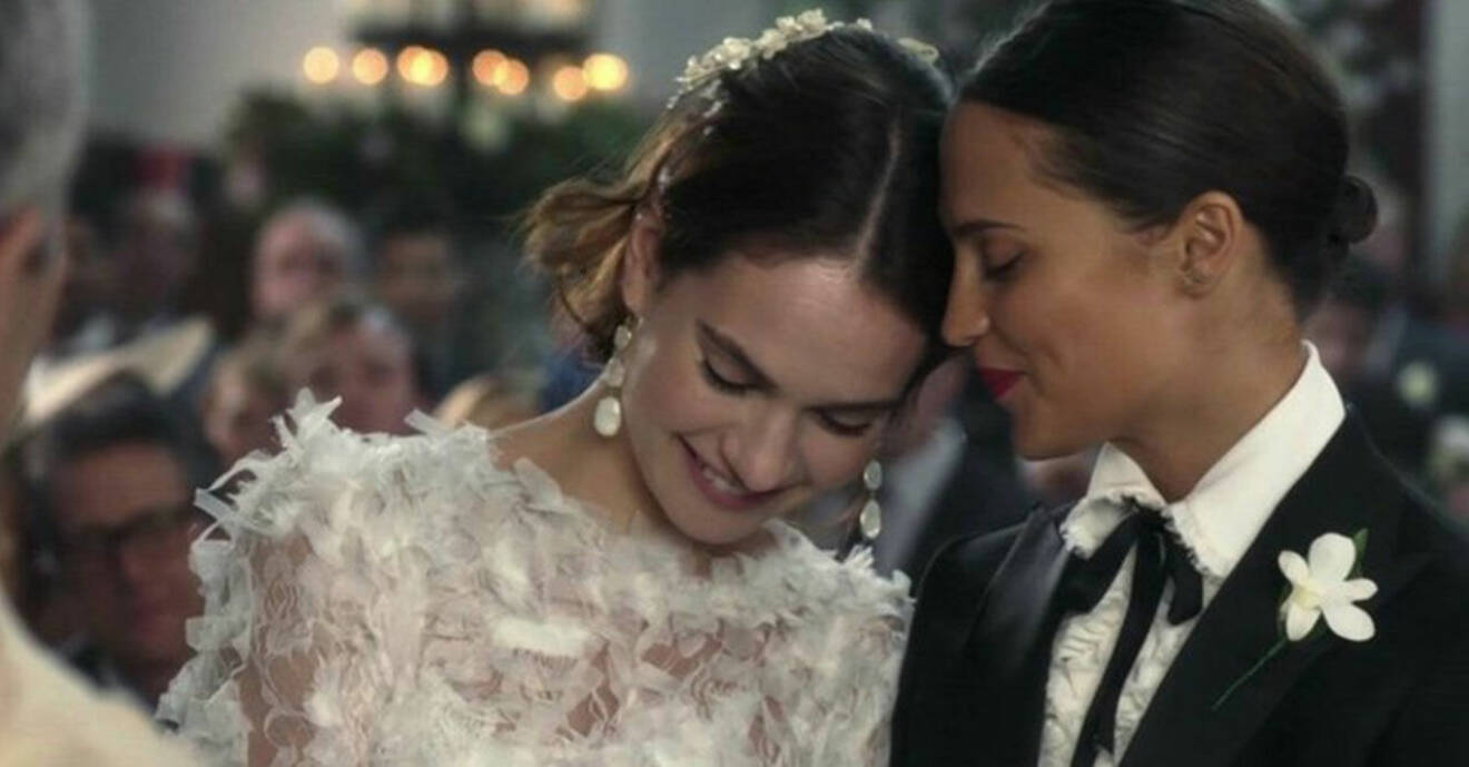 Miranda (Lily James) och Faith (Alicia Vikander) i One Red Nose And A Wedding. Foto: Comic Relief/BBC